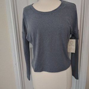 Blue athletic top size Small nwt